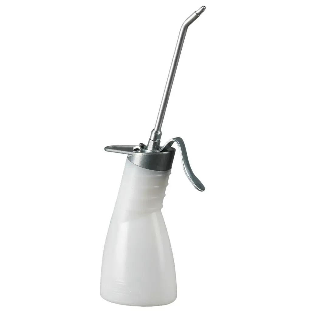 6 Stück Werkstattöler-200 ml-Polyethylen-weiß-Messingpumpe einfach wirkend-Spritzrohr-135 mm im Karton